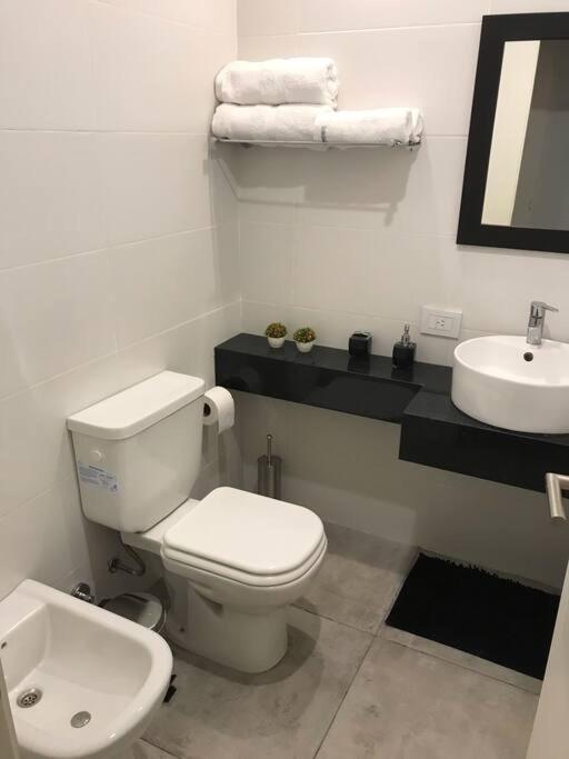 Suite In San Telmo Dormitorio En Suite Con Dos Banos Y Balcon A La Calle Buenos Aires Luaran gambar