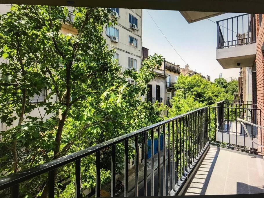 Suite In San Telmo Dormitorio En Suite Con Dos Banos Y Balcon A La Calle Buenos Aires Luaran gambar